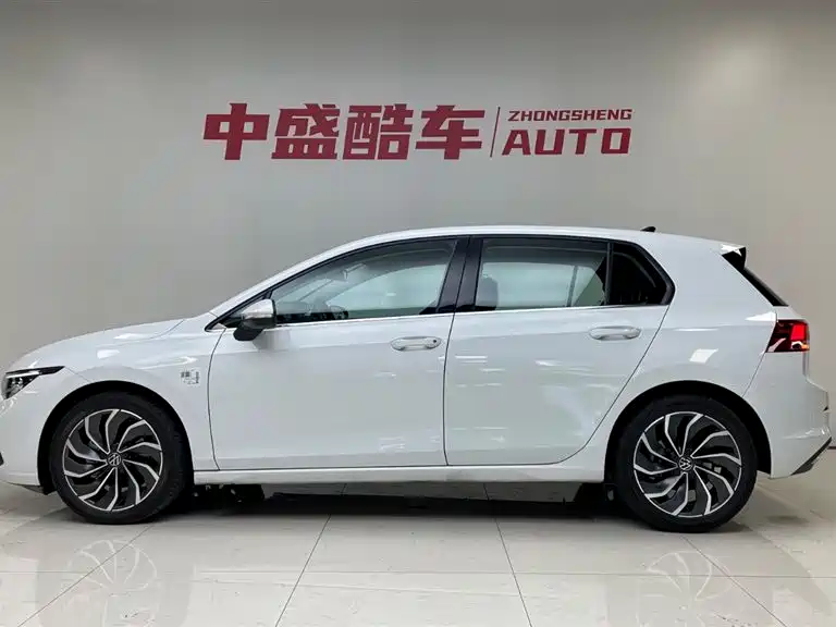 Volkswagen Golf 2023 Facelift 280TSI DSG Pro фото 4