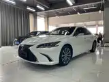 Фото 1 - Lexus ES