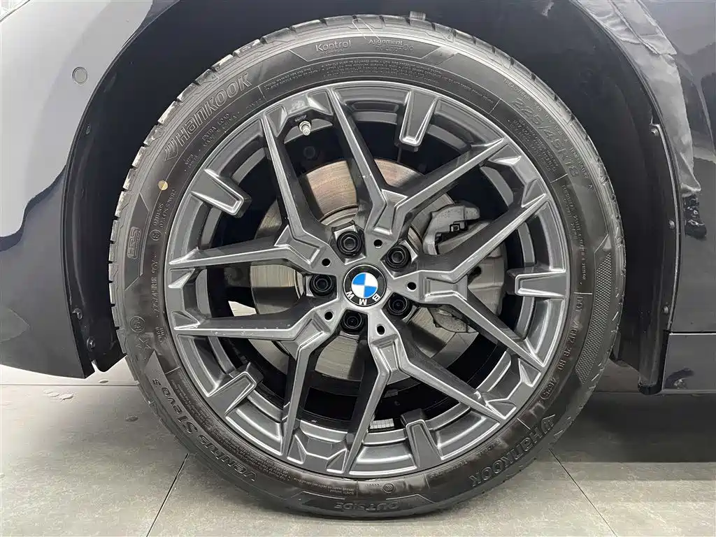 BMW 3 Series 2025 330Li M Sport Night Edition фото 14