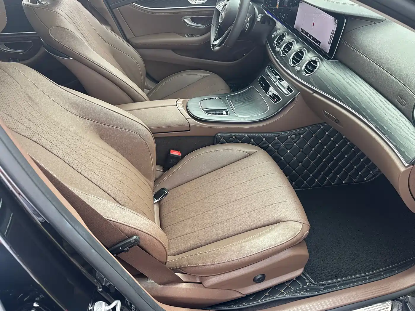 Mercedes-Benz E-Class 2023 E 300 L Fashion фото 10