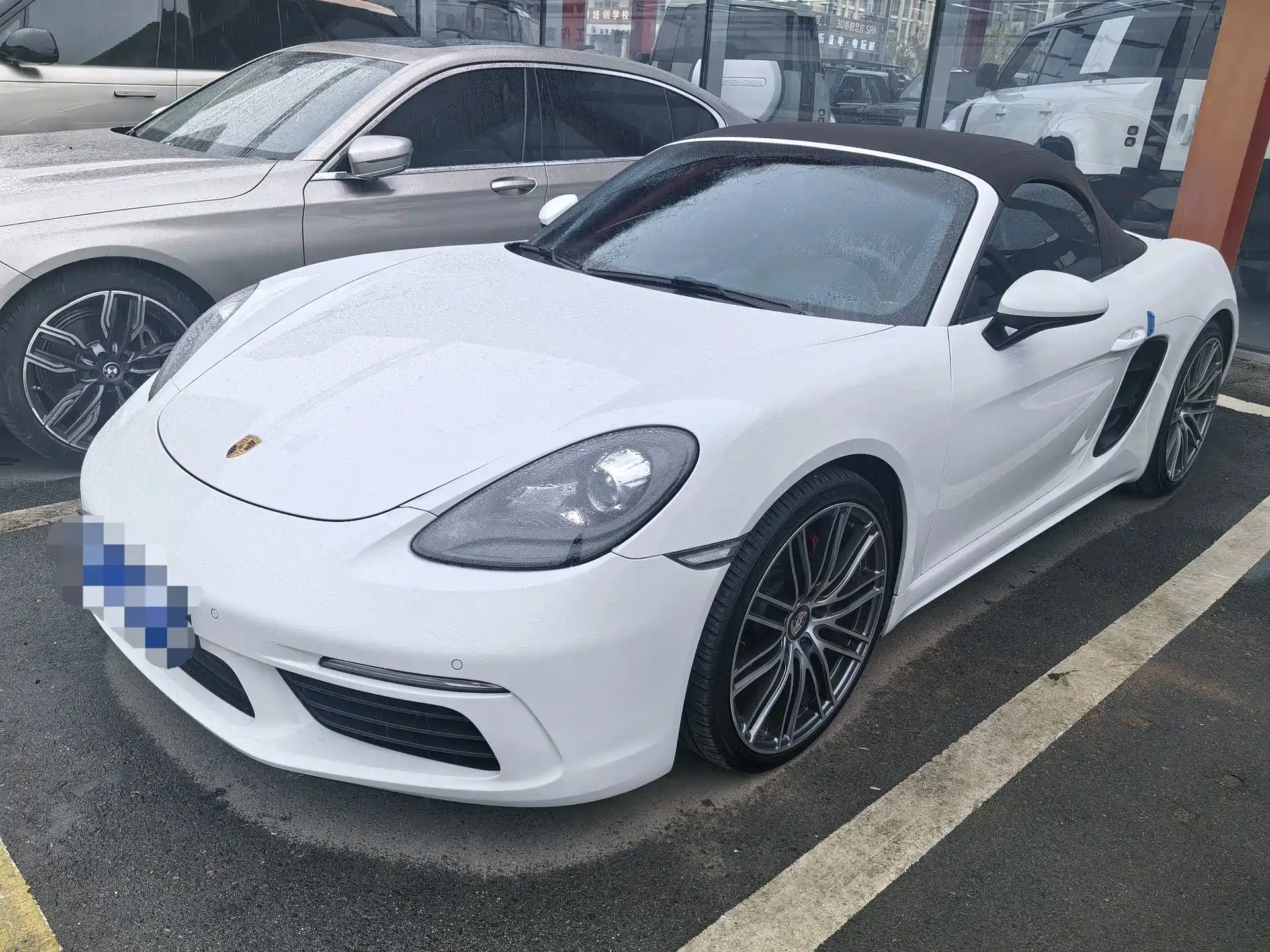Photo 1 - Porsche 718
