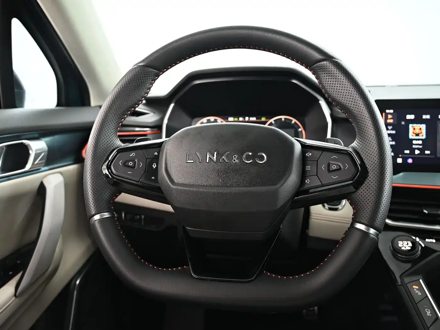 Lynk & Co 06 2020 1.5T Halo фото 14