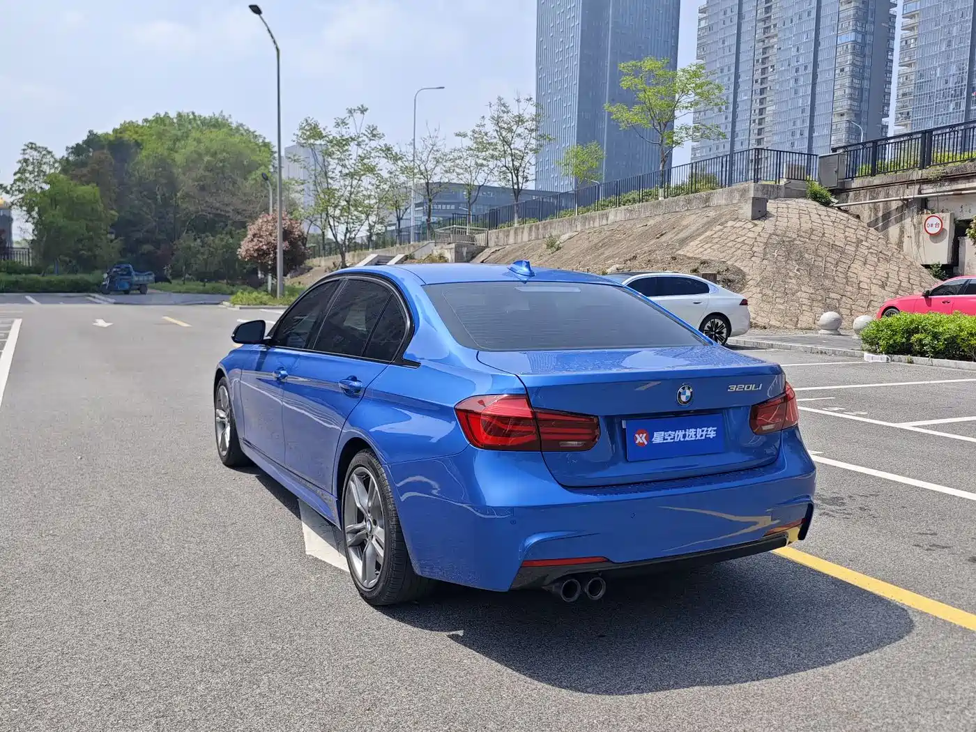 BMW 3 Series 2019 320Li M Sport Black Night Edition фото 15