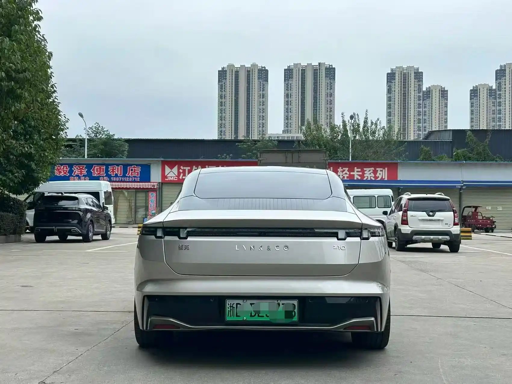 Photo 8 - Lynk & Co Z10