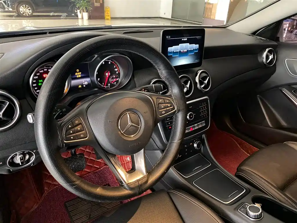 Mercedes-Benz GLA 2017 GLA 200 Dynamic фото 13