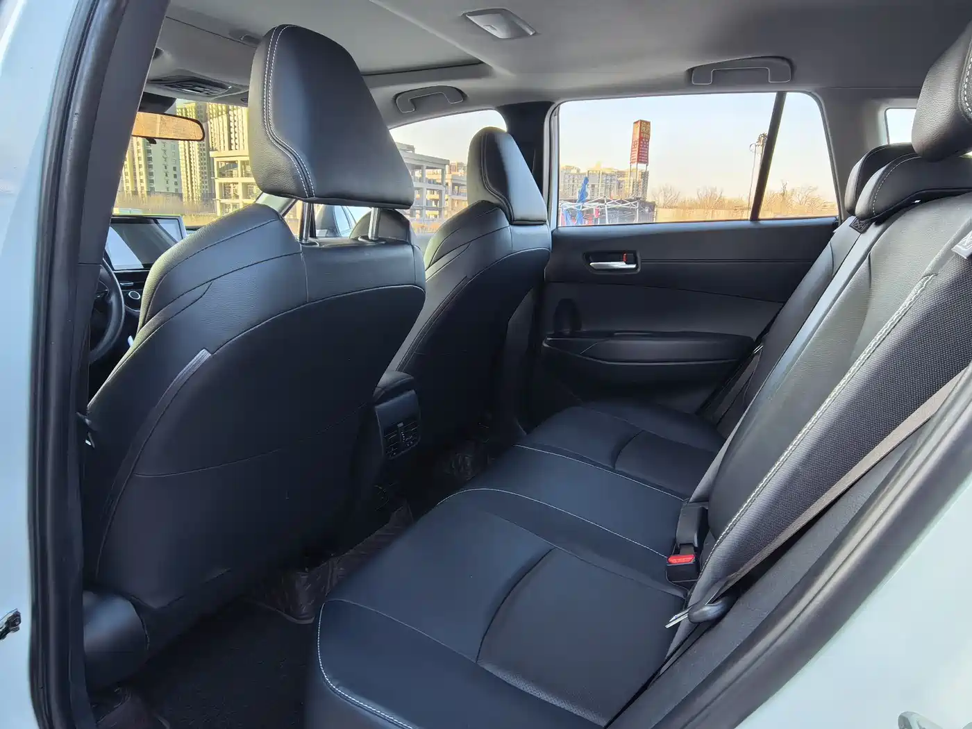 Toyota Frontlander 2022 2.0L CVT Luxury PLUS Edition фото 9