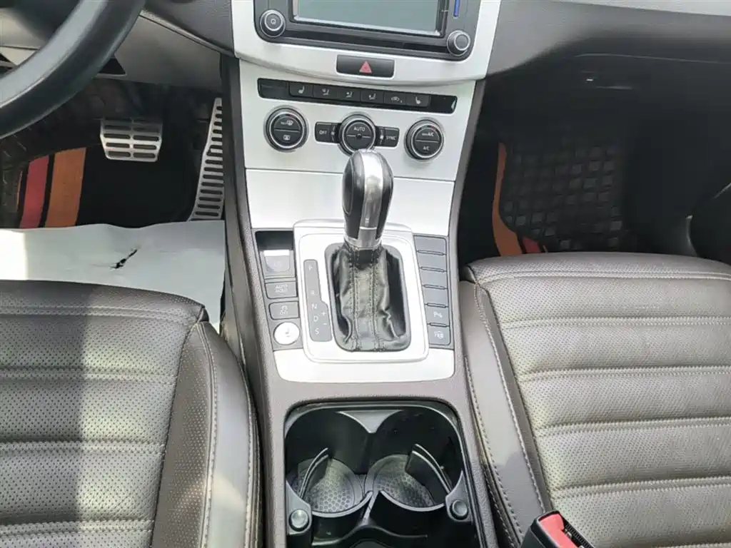 Volkswagen FAW-Volkswagen CC 2018 1.8TSI Luxury фото 14