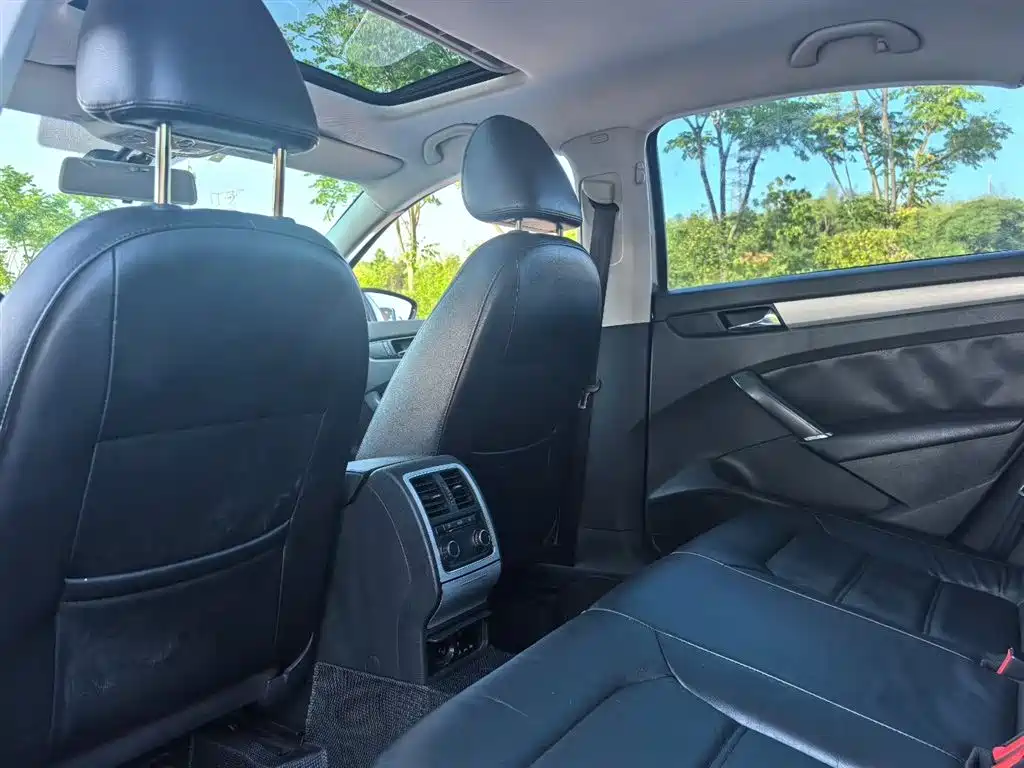 Volkswagen Passat 2014 1.8TSI DSG Luxury Edition фото 6