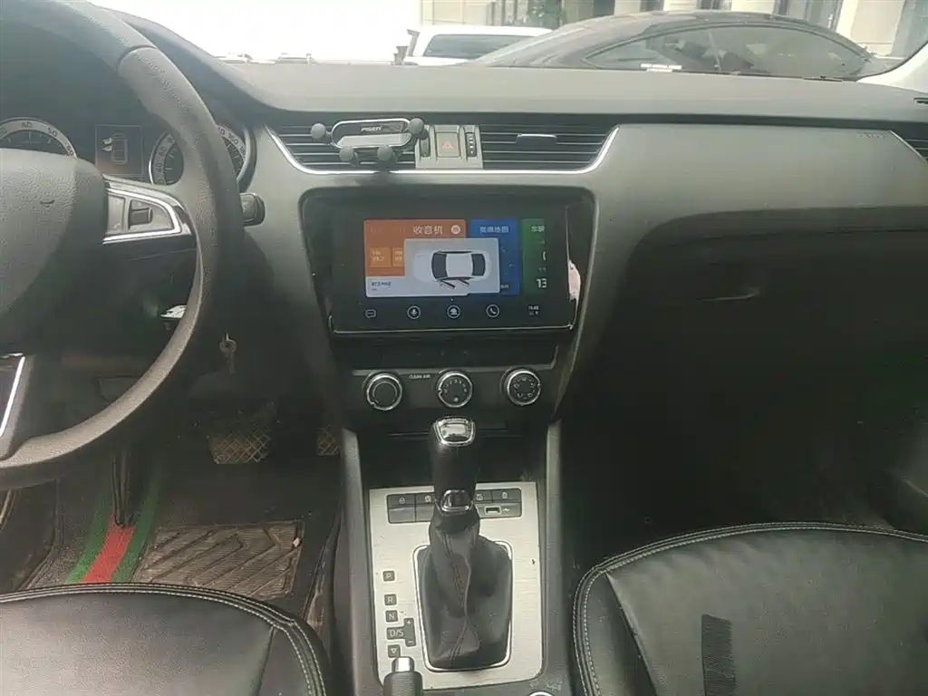 Škoda Octavia 2019 1.5L Automatic Smart Luxury China VI фото 13