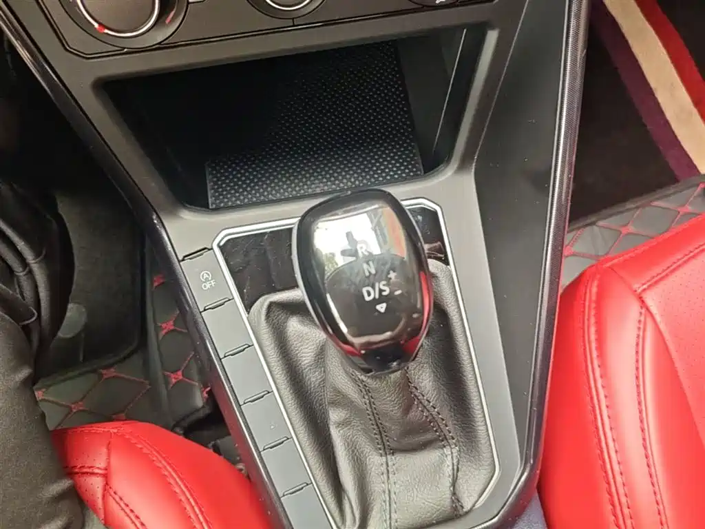 Volkswagen Lavida 2023 New Sharp 1.5L Auto Premium Edition фото 14