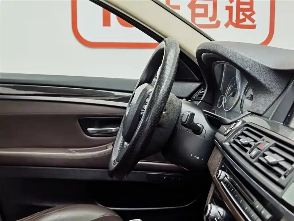 BMW 5 Series 2014 525Li Luxury Design Package фото 22