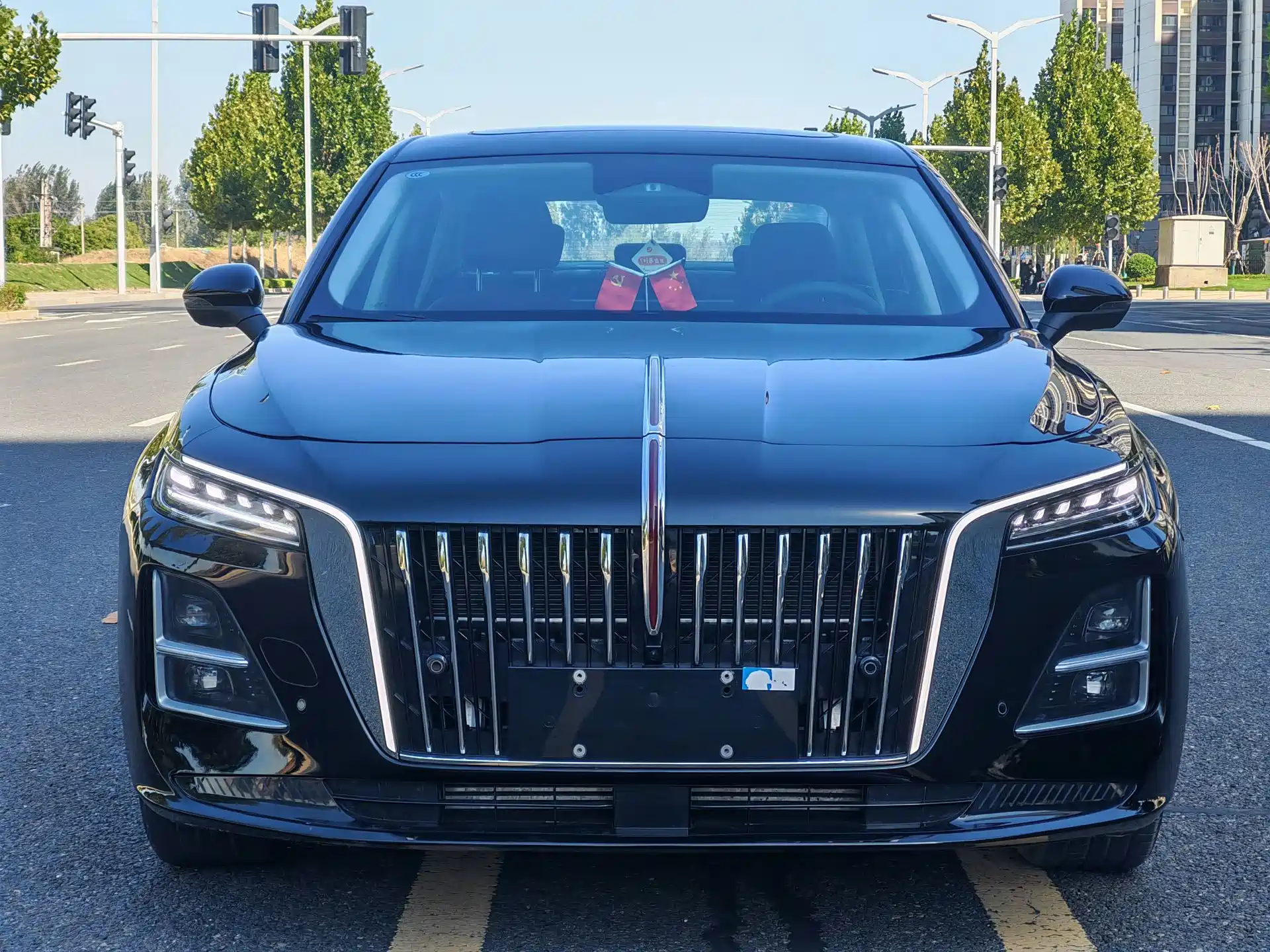 Photo 2 - Hongqi H5