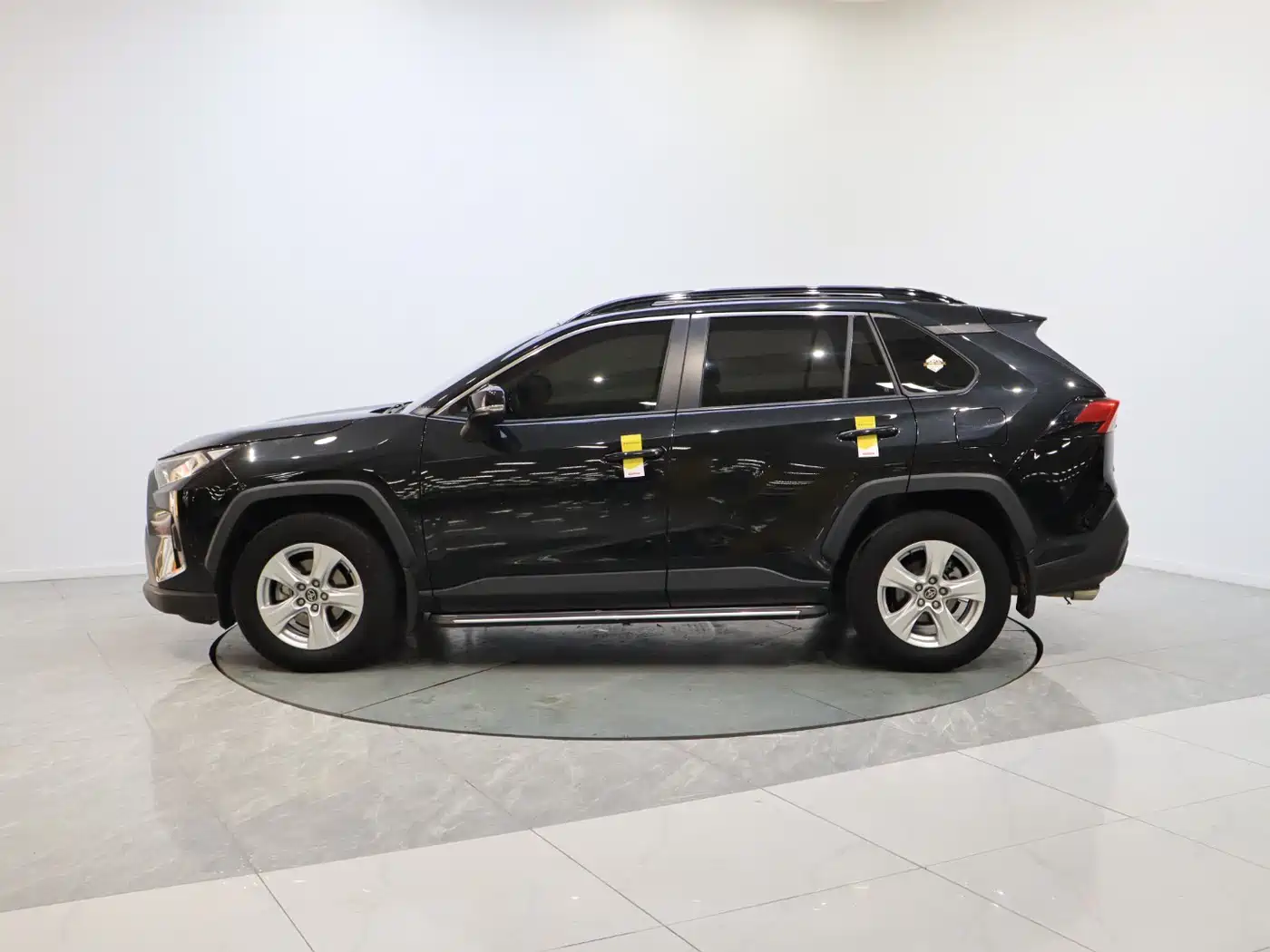 Toyota RAV4 Rongfang 2023 2.0L CVT 2WD Urban Edition фото 2