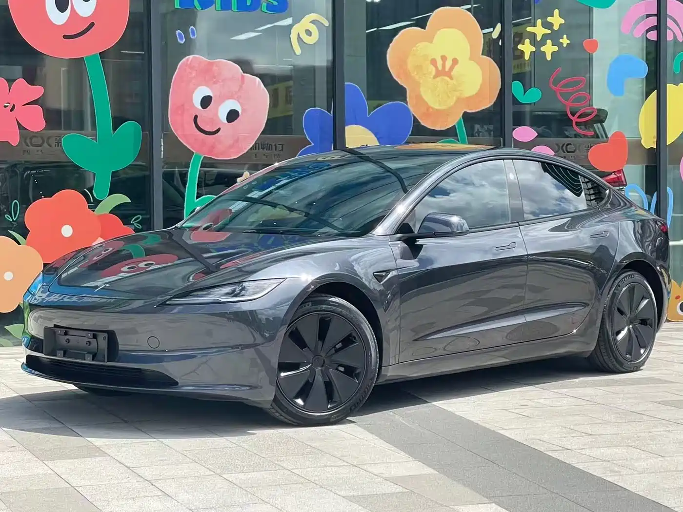 TESLA MODEL 3