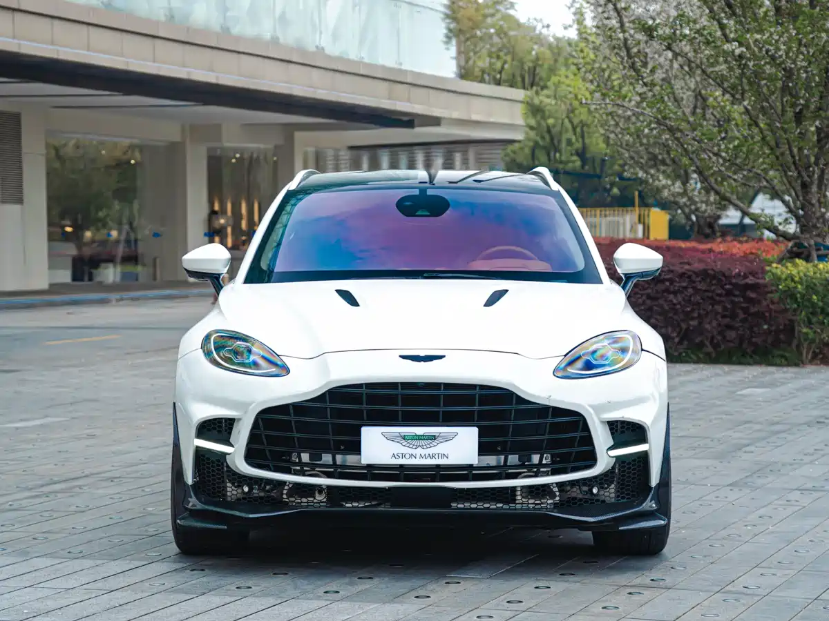 ASTON MARTIN DBX