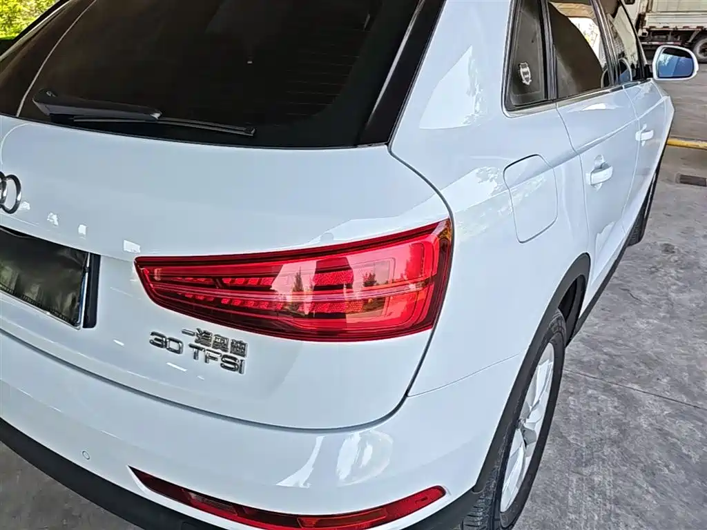 Audi Q3 2018 30th Anniversary Edition 30 TFSI Standard фото 8