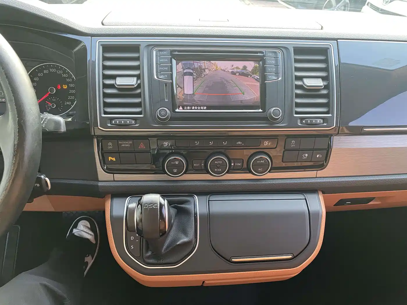 Volkswagen Caravelle 2017 2017 2.0TSI 4WD Luxury 7-Seater