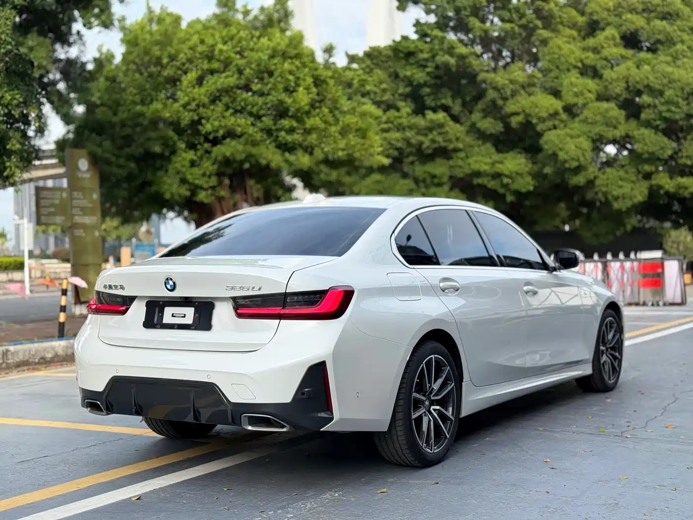 BMW 3 Series 2023 325Li M Sport Package фото 5