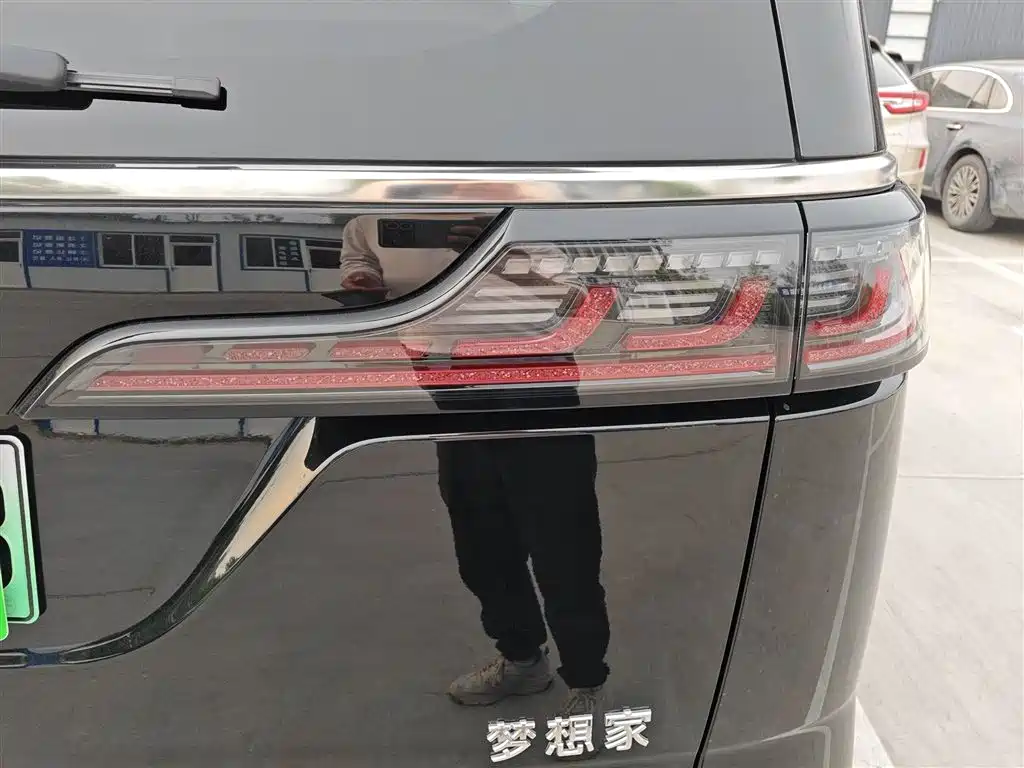 Voyah Auto Voyah Dreamer 2025 PHEV AWD Flagship Kunpeng Edition фото 8