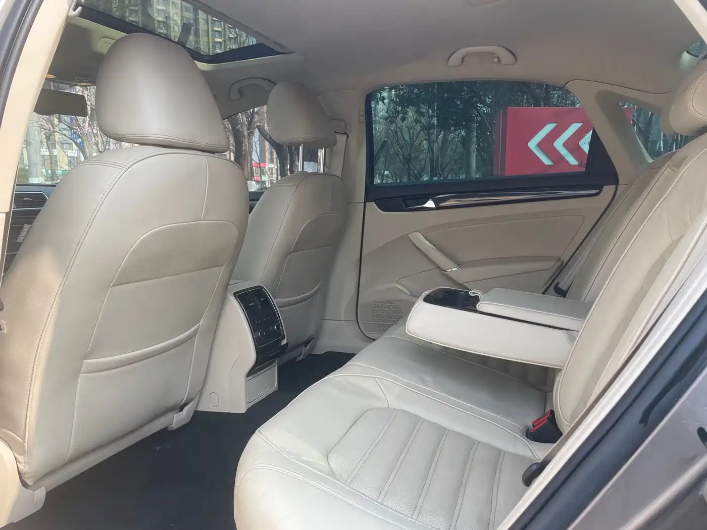 Volkswagen Passat 2015 1.8TSI DSG Prestige Edition фото 5