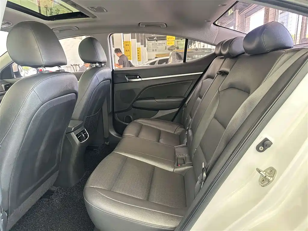 Hyundai Elantra 2019 1.5L CVT Smart Elite фото 5
