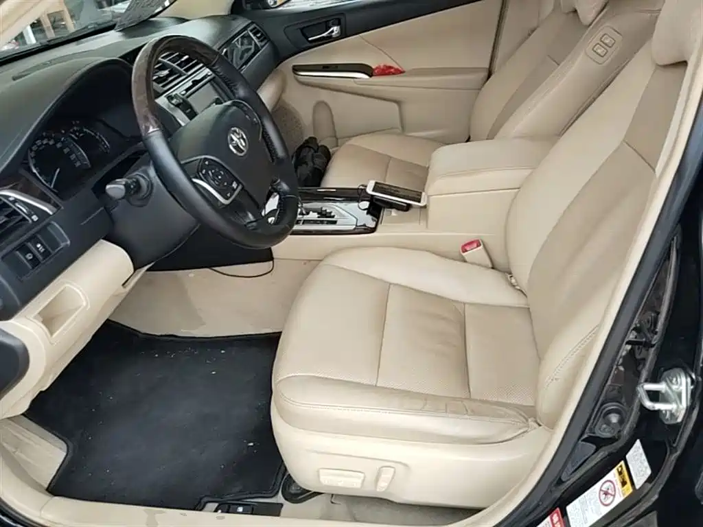 Toyota Camry 2015 2.5G Luxury Navigation Edition фото 14