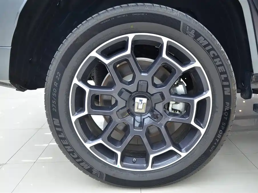 TANK TANK 700 NEW ENERGY