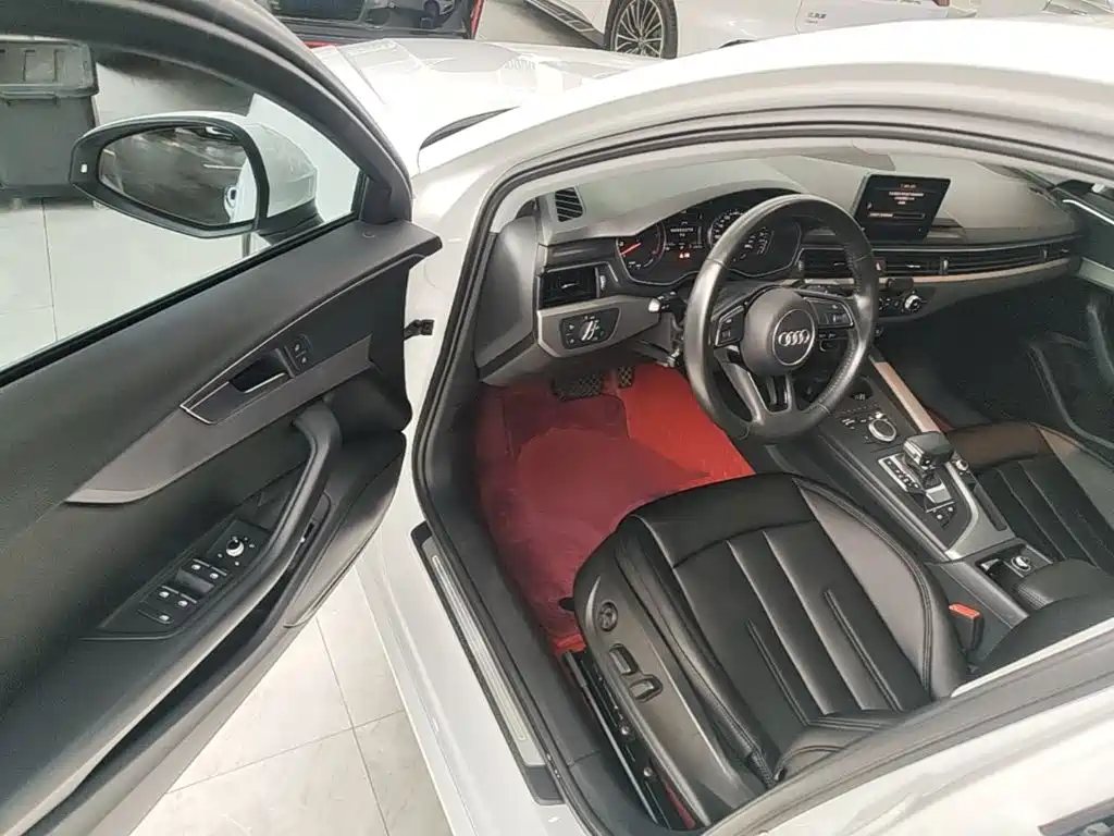 Фото 12 - Audi A4L