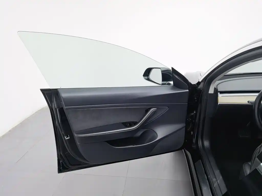 Photo 8 - Tesla Model 3