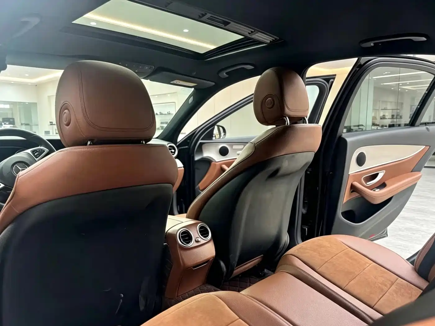 Фото 8 - Mercedes-Benz E-Class