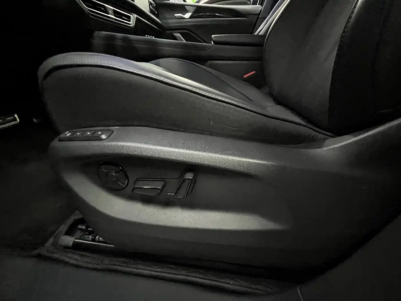 Volkswagen Tiguan L 2024 PRO 380TSI AWD R-Line Intelligent Leader Edition фото 5