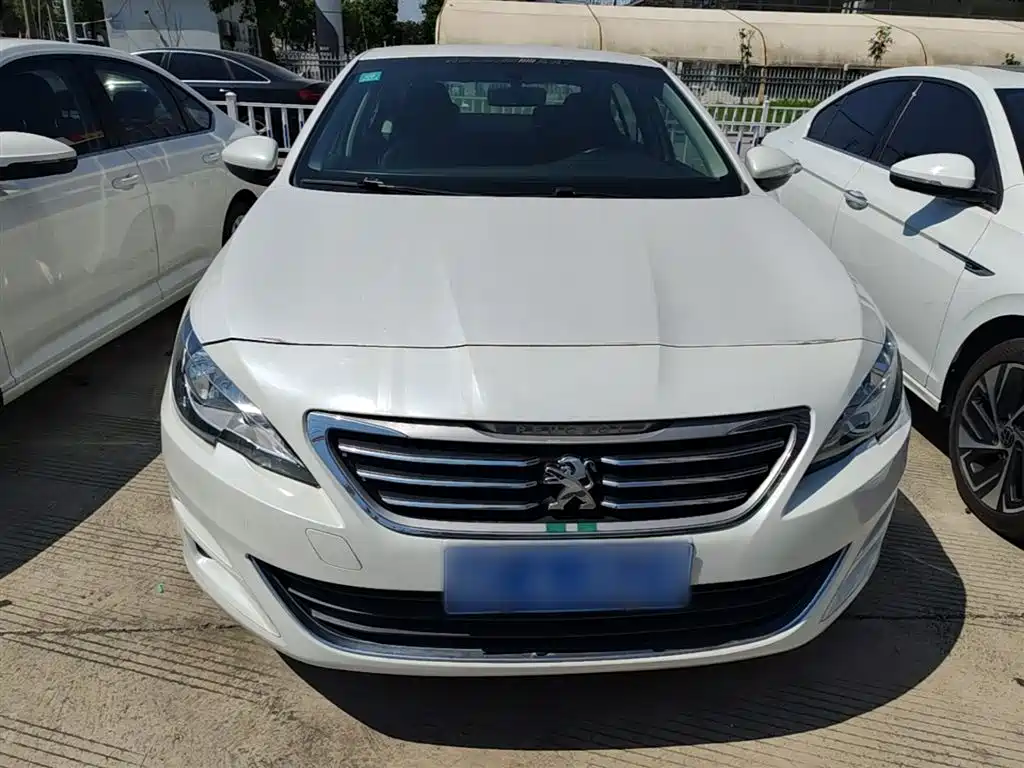 Peugeot 408 2015 Model 1.2T Automatic Luxury Edition фото 3