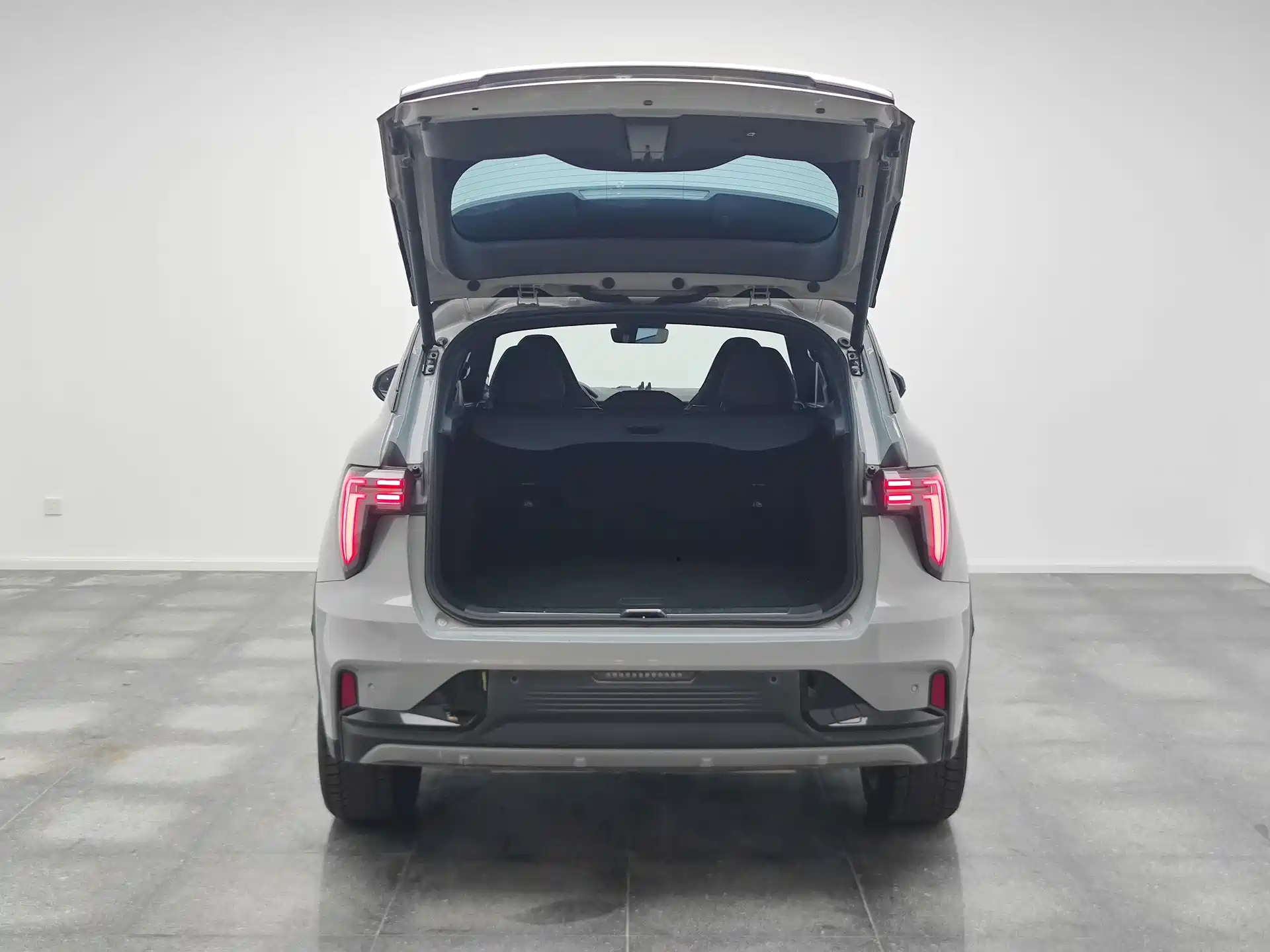 Photo 21 - Lynk & Co 01