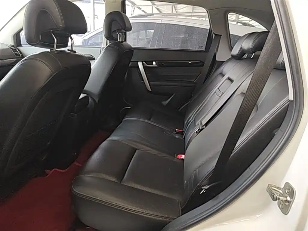 Chevrolet Captiva 2014 2.4L 2WD Urban 7-seater фото 17