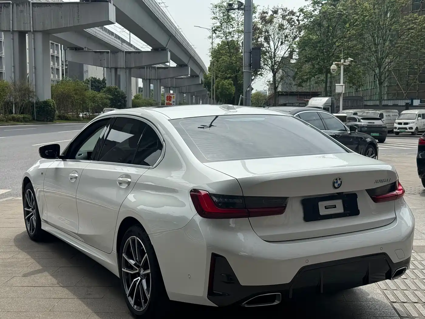 BMW 3 Series 2023 325Li M Sport Package фото 4