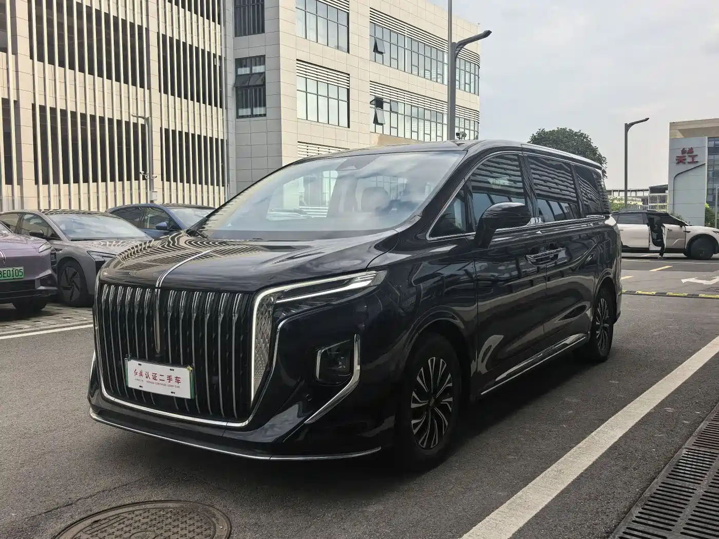 Hongqi HQ9 PHEV 2024 Model 2.0T AWD Luxury Edition