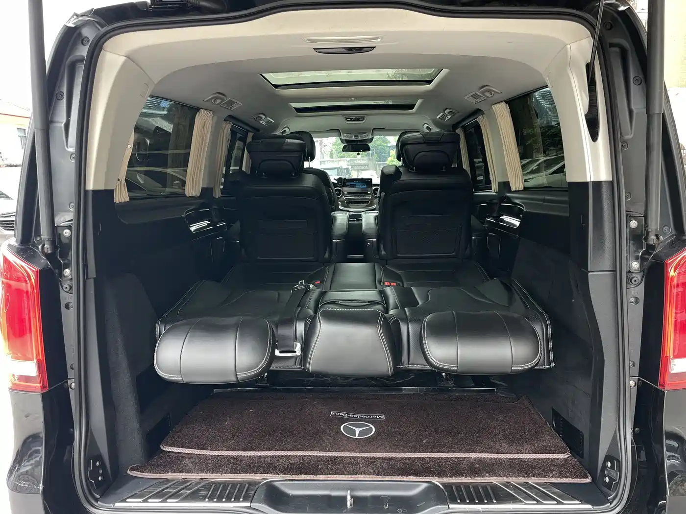 Mercedes-Benz V-Class 2020 Model V 260 L Long Wheelbase Luxury фото 24