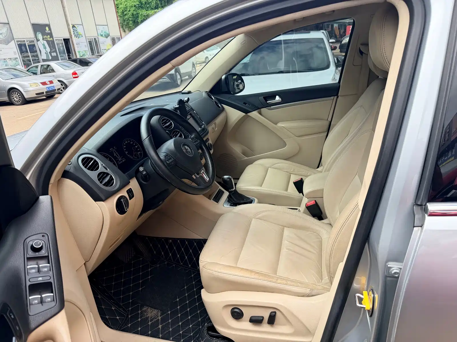 صورة 4 - Volkswagen Tiguan