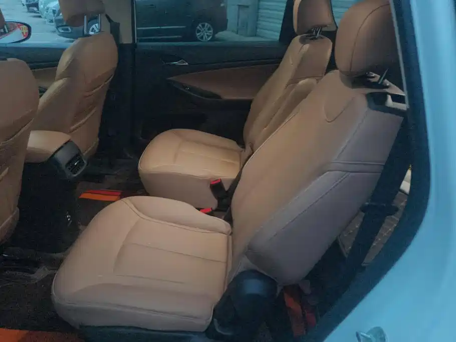 Photo 11 - Buick GL6