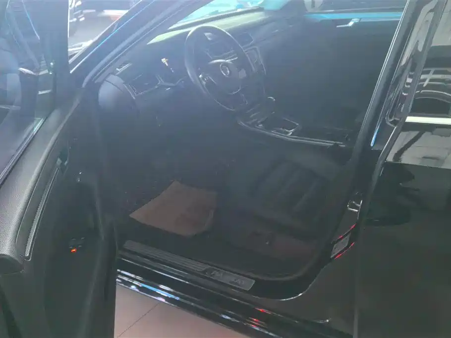 Volkswagen Passat 2017 330TSI DSG Prestige фото 9
