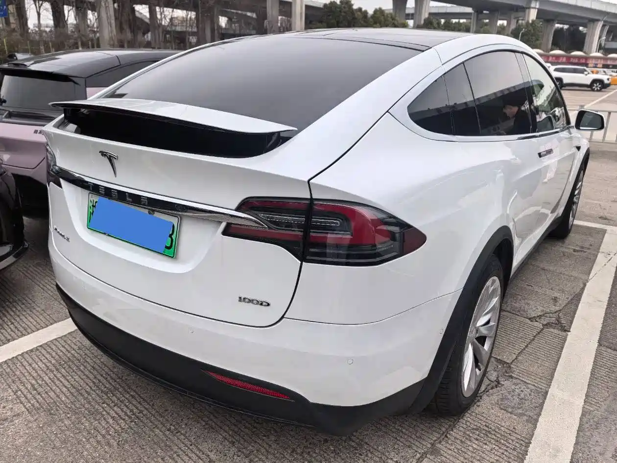 TESLA MODEL X