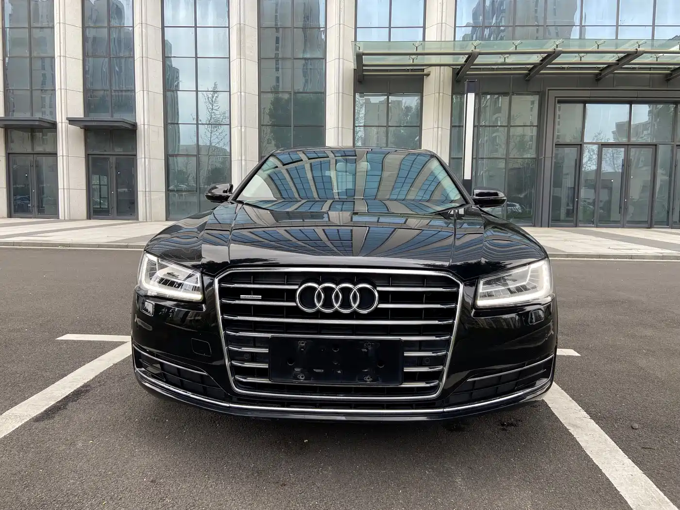 Photo 8 - Audi A8