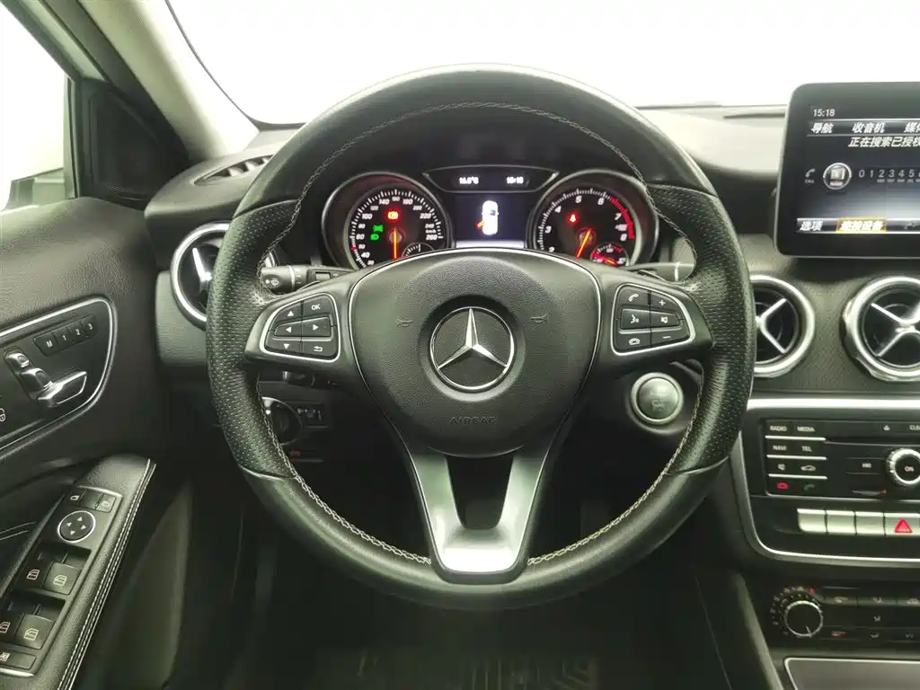 Mercedes-Benz GLA 2017 GLA 200 Dynamic фото 11