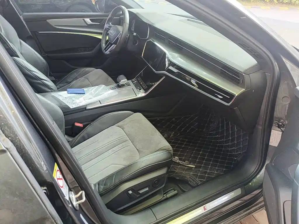 Photo 13 - Audi A6L