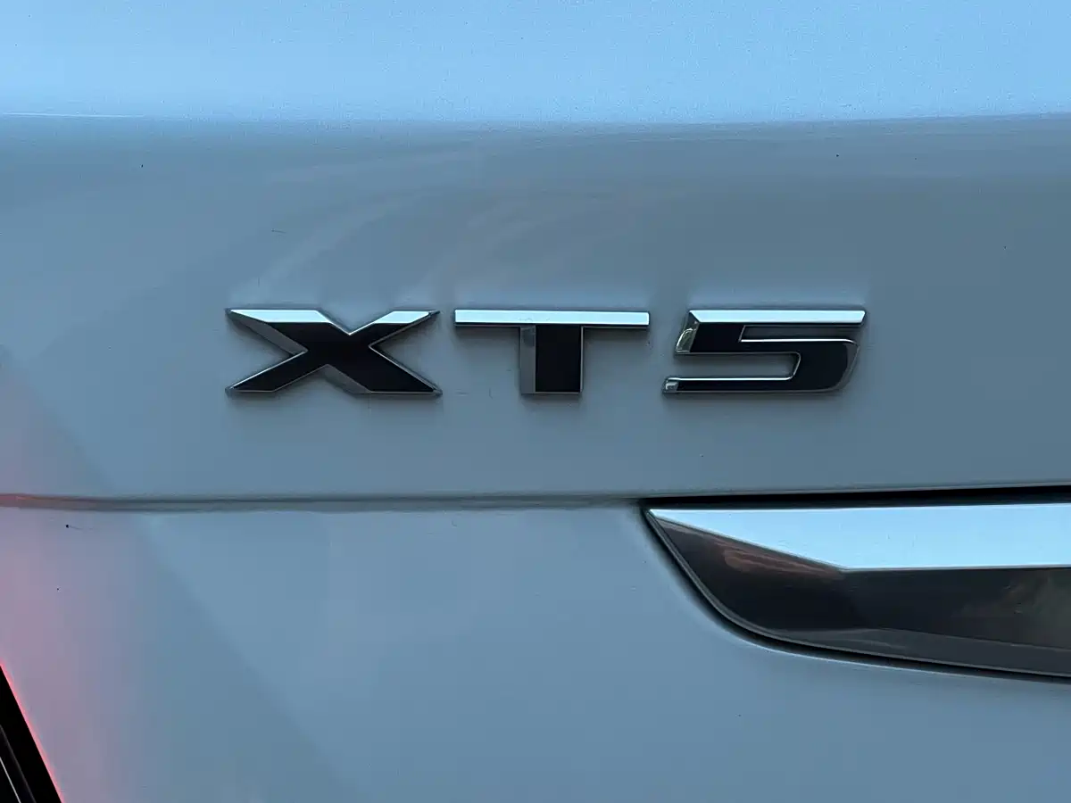 CADILLAC XT5