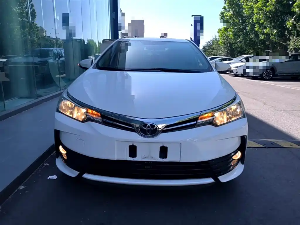 Toyota Corolla 2017 Facelift 1.2T S-CVT GL-i фото 3