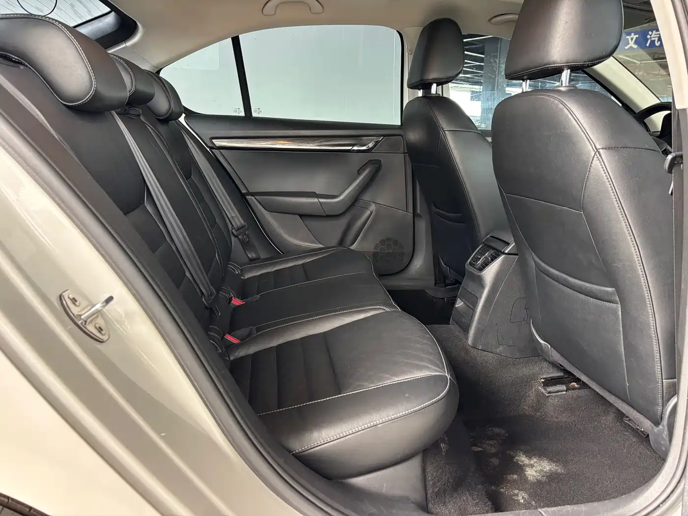 Škoda Octavia 2016 1.6L Automatic Smart Edition фото 5