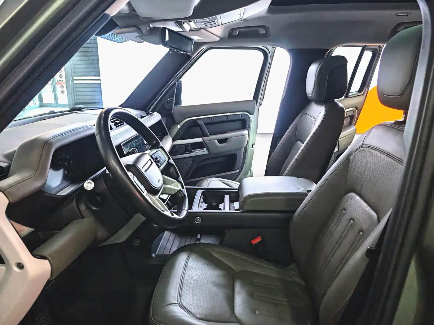 Land Rover Defender 2020 Model 110 P400 HSE фото 23