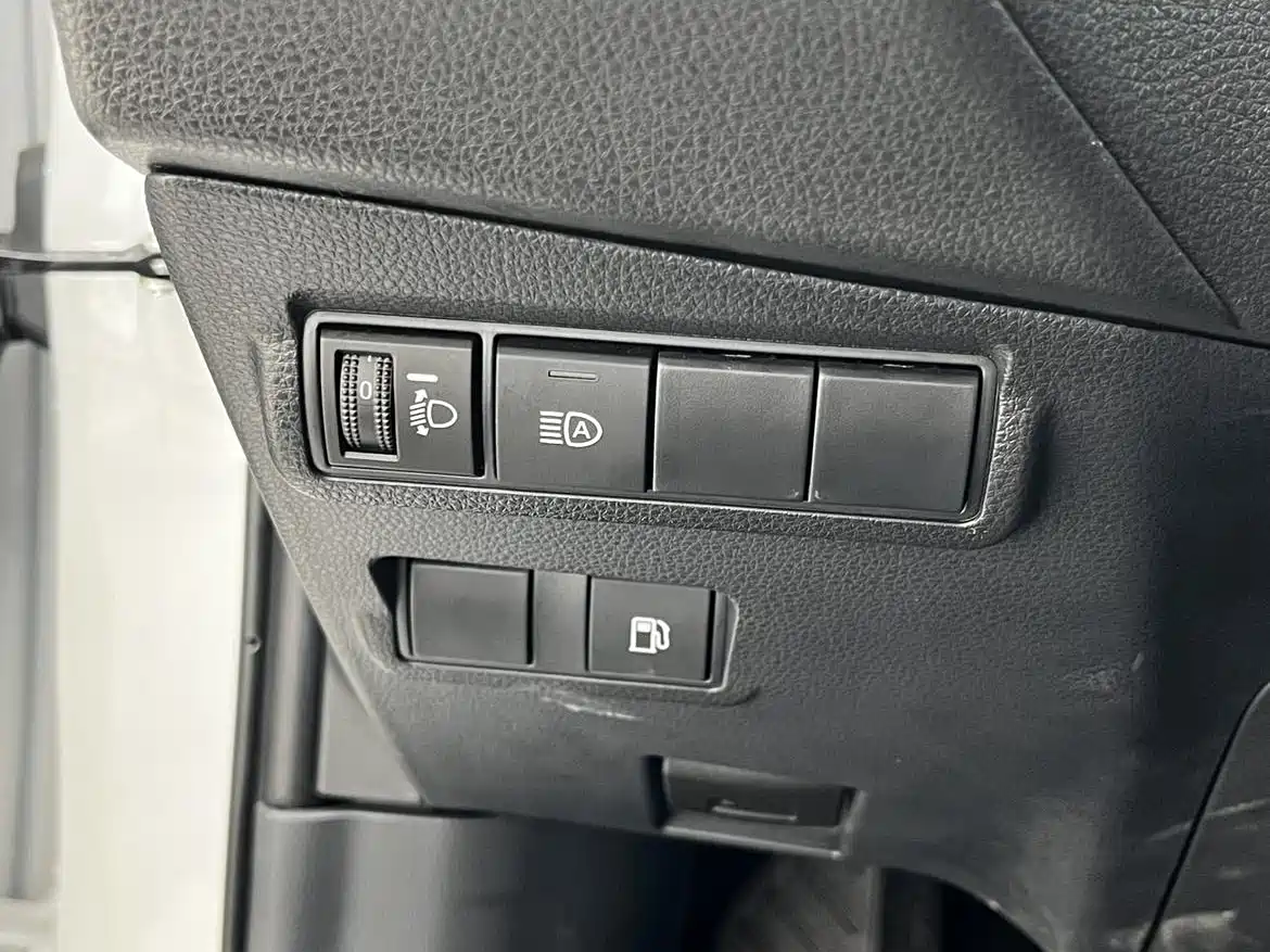 Toyota Corolla Cross 2024 2.0L Smart Hybrid Dual Engine Pioneer Edition фото 16