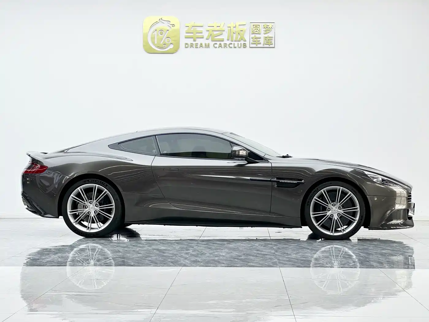 Aston Martin Vanquish 2016 2013 6.0L Standard